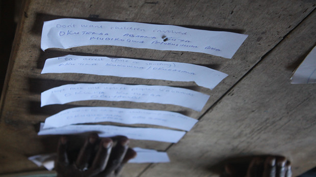 A focus group ranks in order motivations for unauthorised resource use as part of the R2P research, at Bwindi Impenetrable National Park, Uganda (Photo: Mariel Harrison)